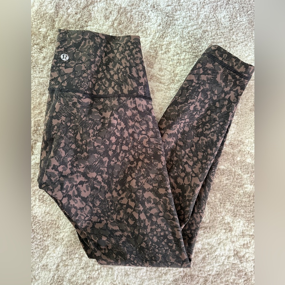 Lululemon Wunder Under 25” legging size 4
